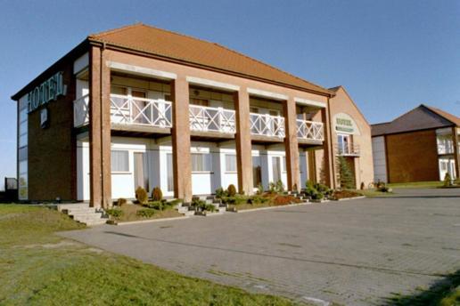Greenline Hotel Hellfeld นอยบรันเดนบวร์ก ภายนอก รูปภาพ
