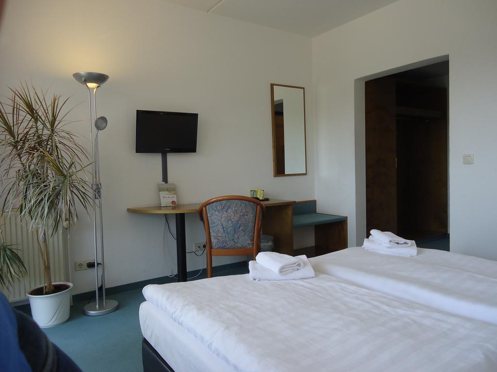 Greenline Hotel Hellfeld นอยบรันเดนบวร์ก ห้อง รูปภาพ