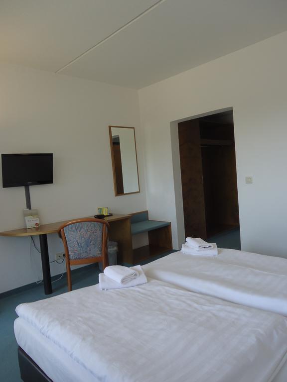 Greenline Hotel Hellfeld นอยบรันเดนบวร์ก ภายนอก รูปภาพ